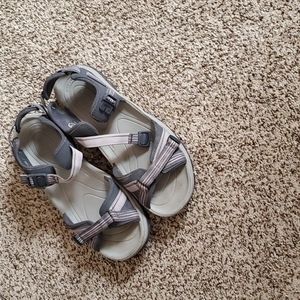 Women's Keens